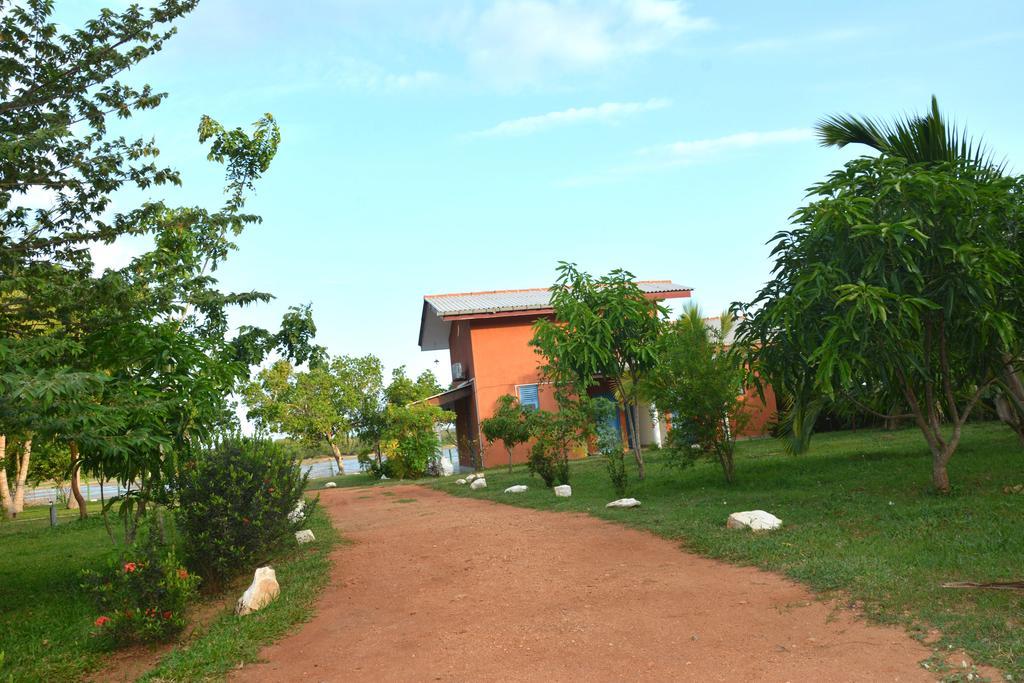 Serenity Lake Resort Yala Тиссамахарама Экстерьер фото