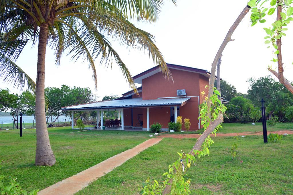 Serenity Lake Resort Yala Тиссамахарама Экстерьер фото